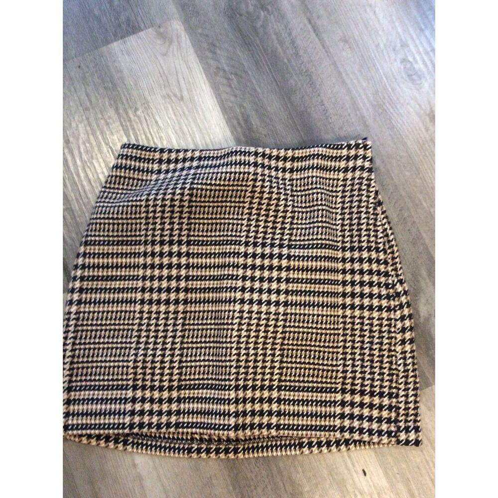 New NWT Plaid Mini Skirt Size 4 HM Browns Black